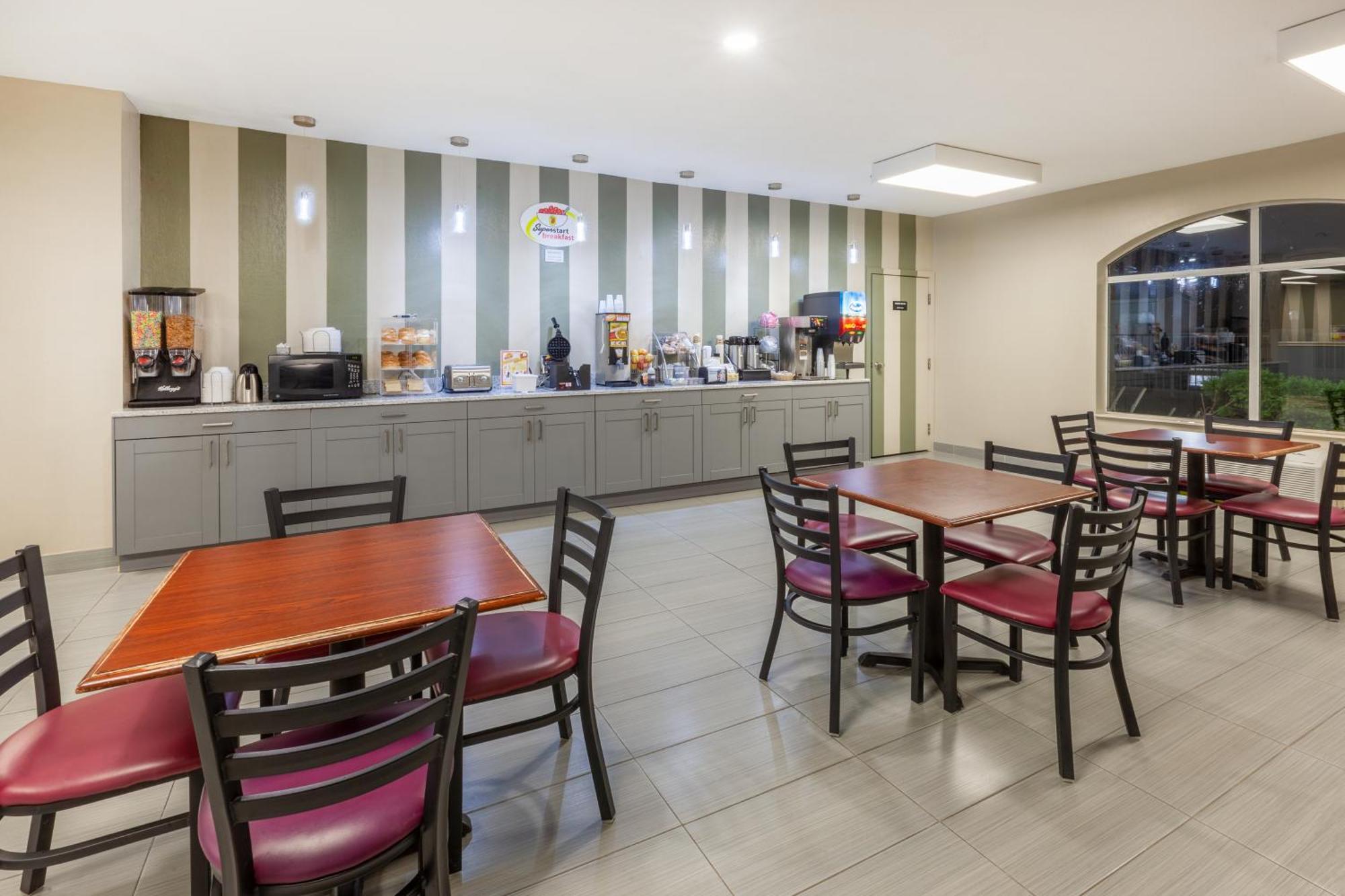 Super 8 by Wyndham La Grange KY Hotel Bagian luar foto