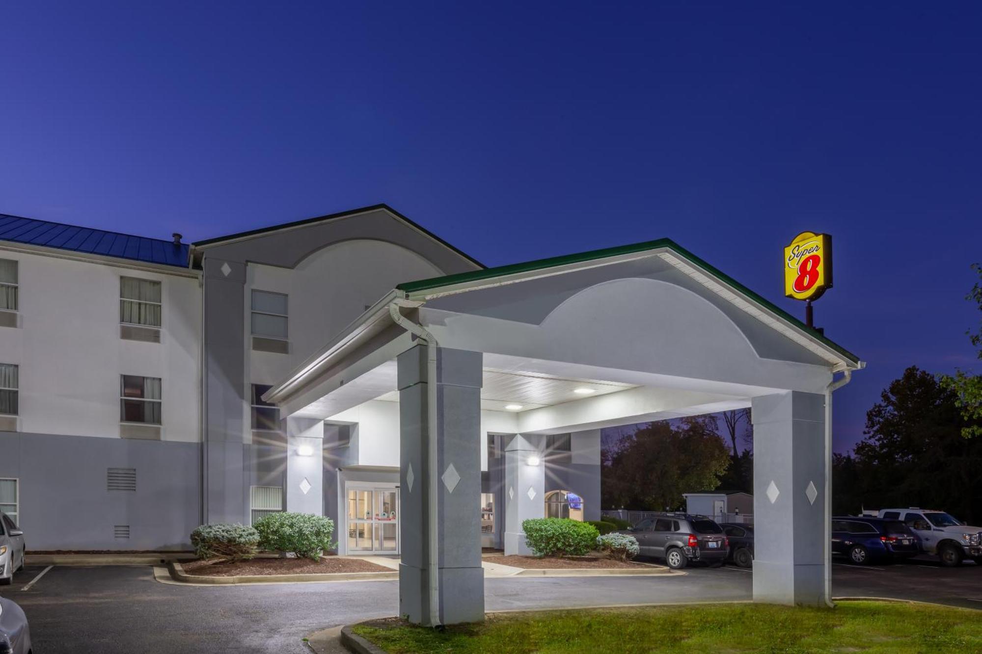 Super 8 by Wyndham La Grange KY Hotel Bagian luar foto