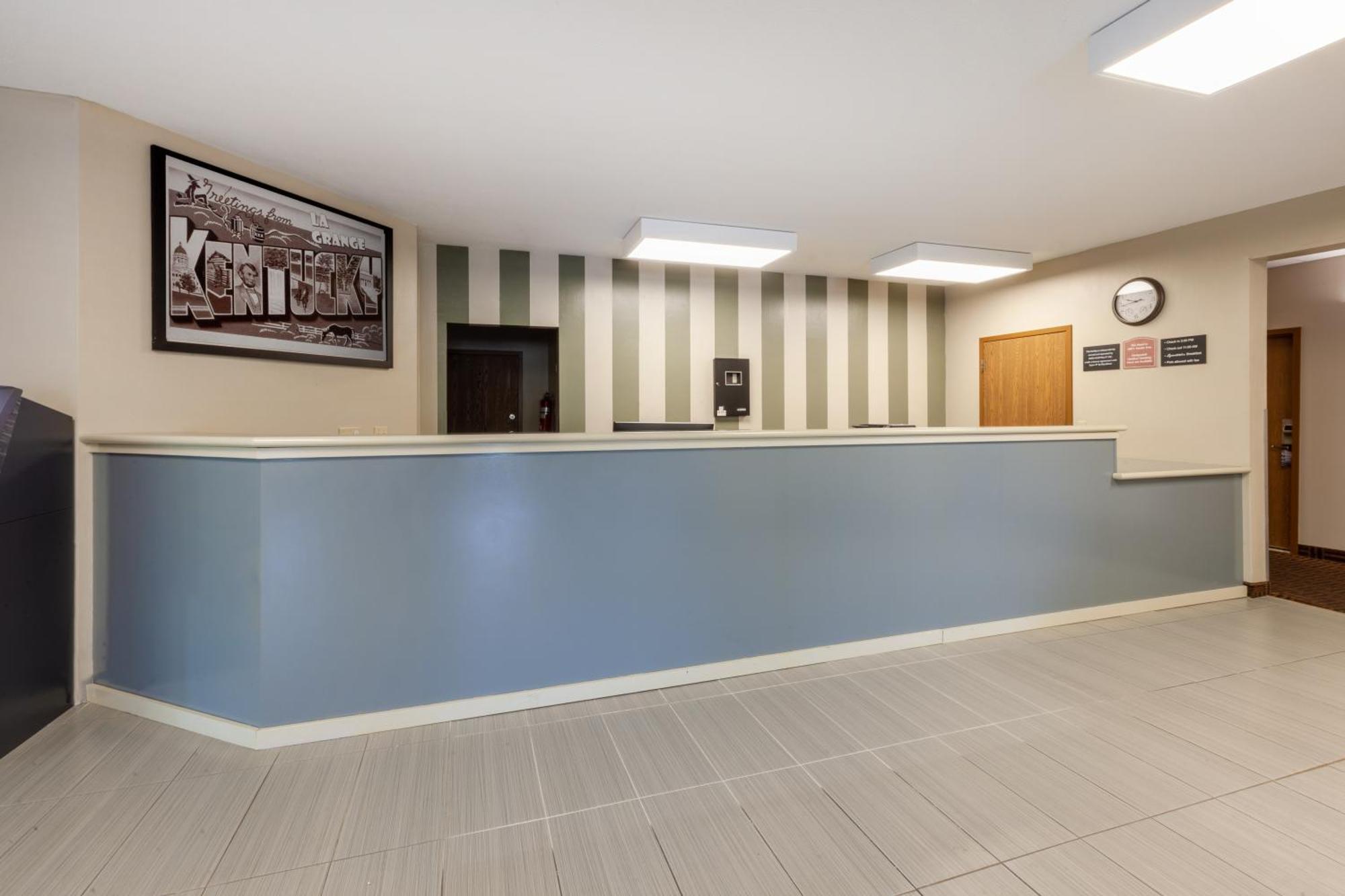 Super 8 by Wyndham La Grange KY Hotel Bagian luar foto