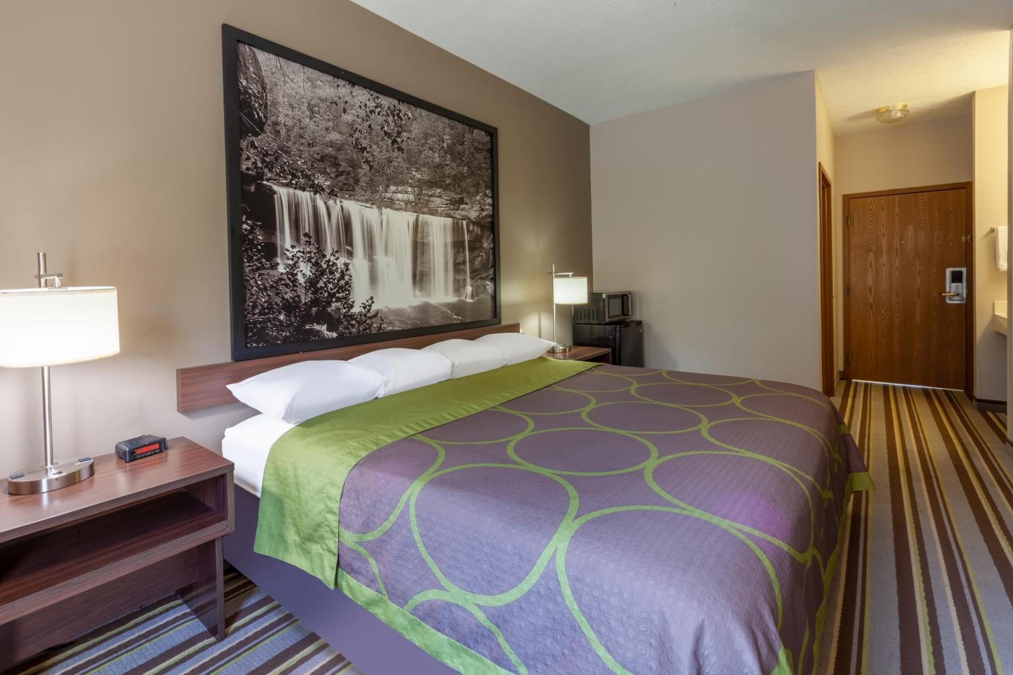 Super 8 by Wyndham La Grange KY Hotel Bagian luar foto