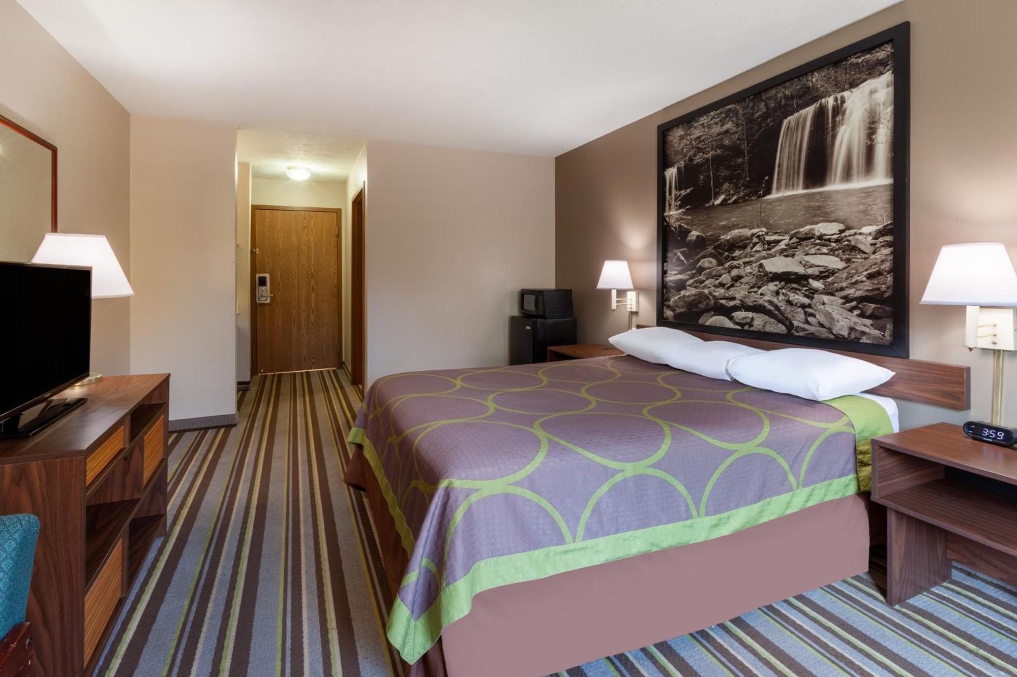 Super 8 by Wyndham La Grange KY Hotel Bagian luar foto